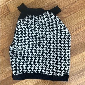 Nagnata houndstooth strap back top